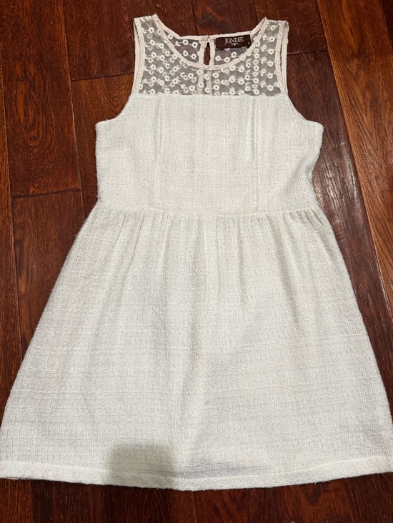 Jondie Dresses & Skirts - Cream Sleeveless Dress with Beautiful Button and Lace Design on Back.